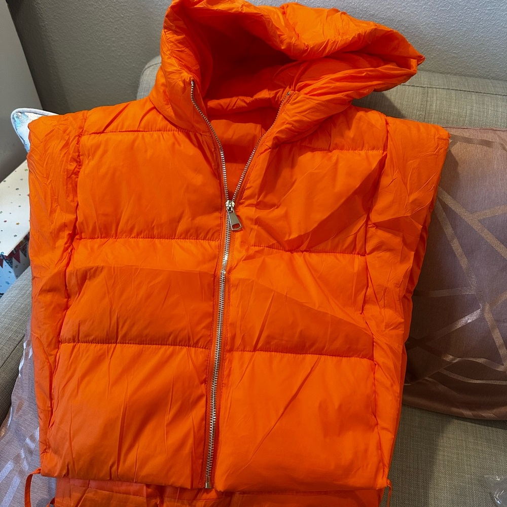 New wind breaker Parker vest,  open sides, tie closure, size large